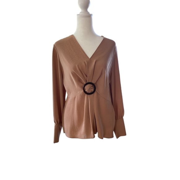 Topshop Belted Vneck shirt with tortoise buckle. Size 8 - Picture 1 of 4